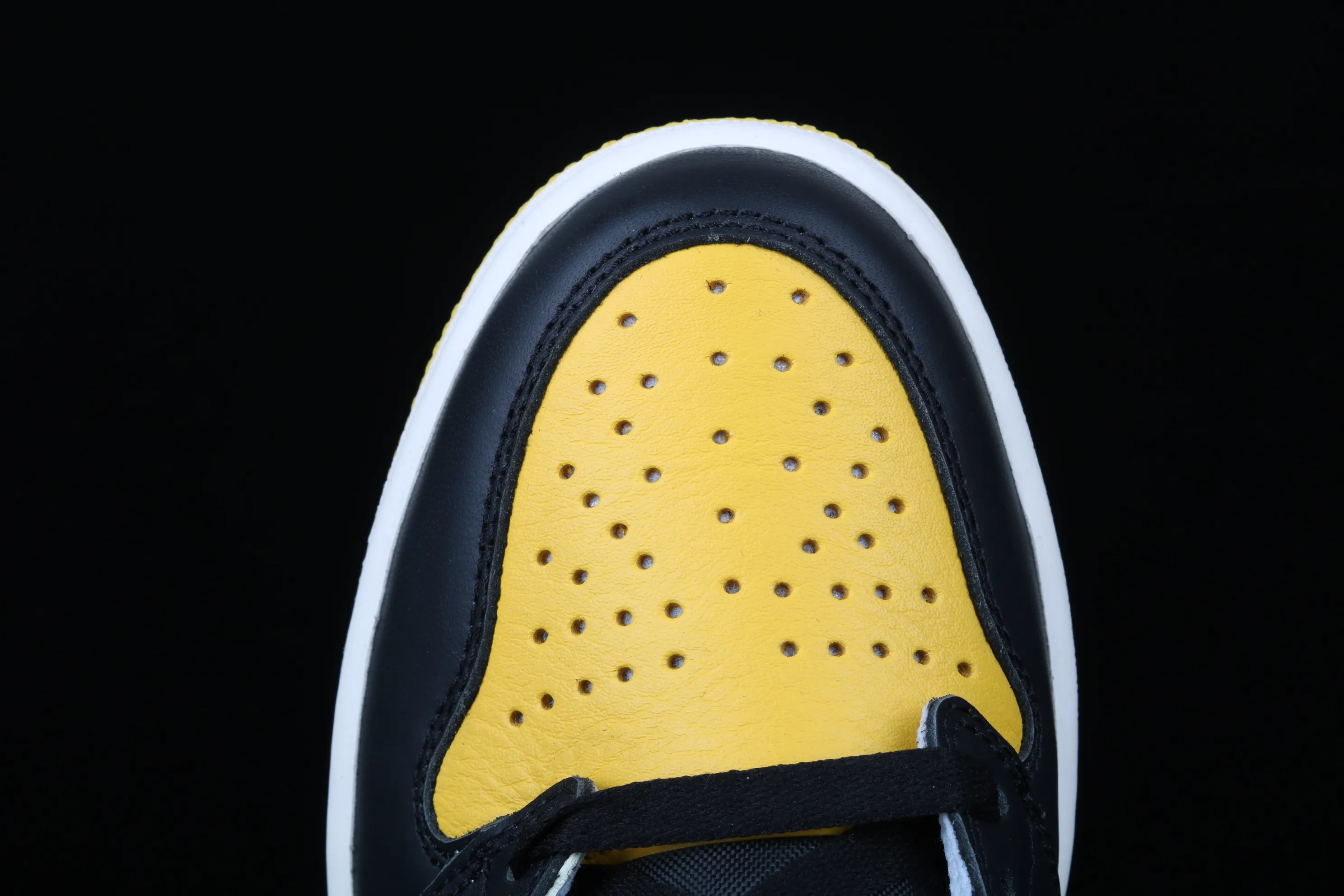 All categories Air Jordan Jordan series basketball shoes Air Jordan 1 High Air Jordan 1 Yellow Toe AJ1 OG black and yellow toe high-top basketball shoes AR1020-700
